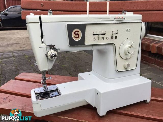 SINGER 438 VINTAGE SEWING MACHINE IN GREAT CONDITION