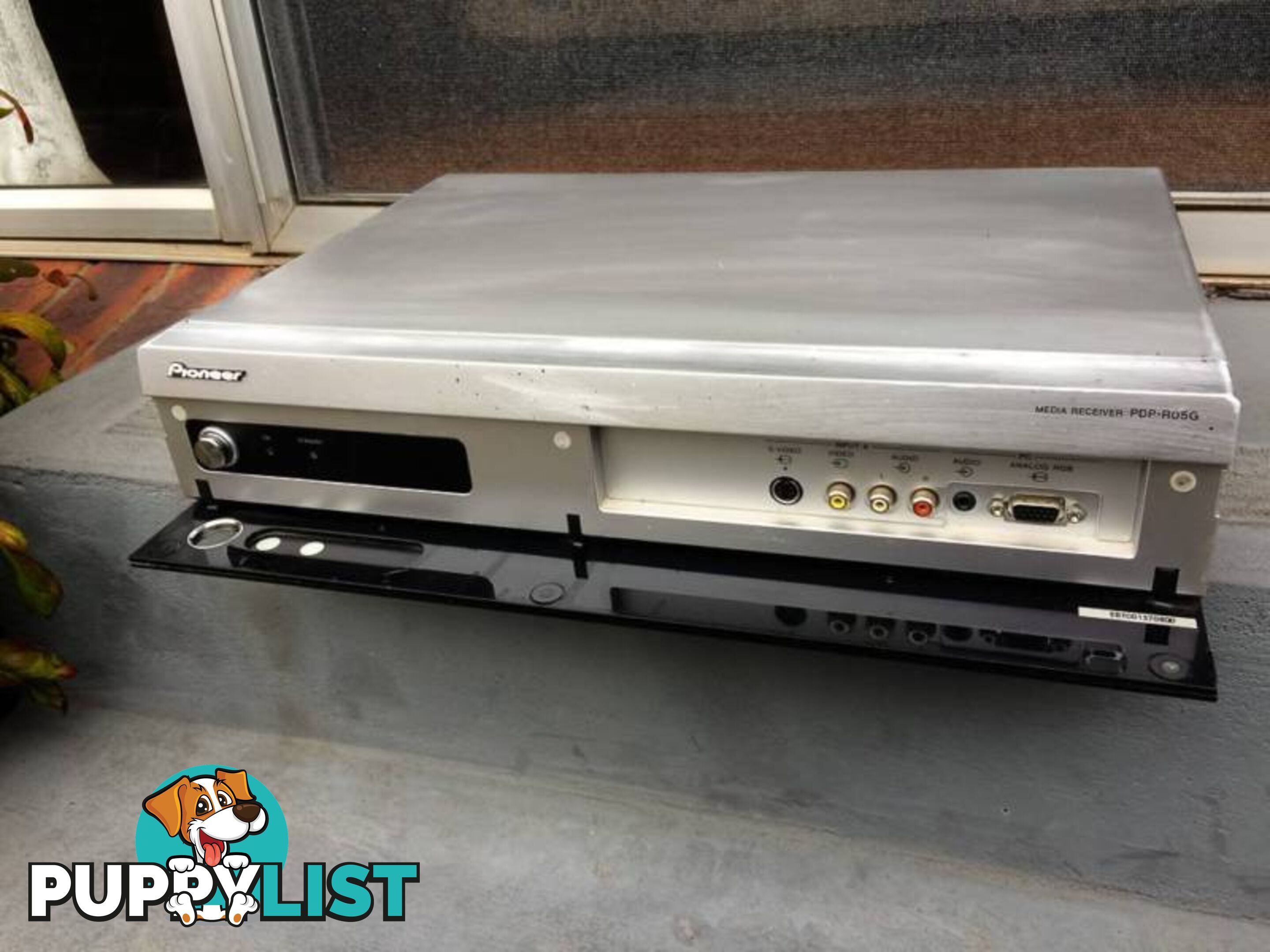 PIONEER MEDIA RECEIVER PDP-RO5G IN WORKING CONDITION