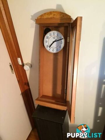 WALL MOUNTED CLOCK IN WOODEN CASE WITH GLASS DOOR