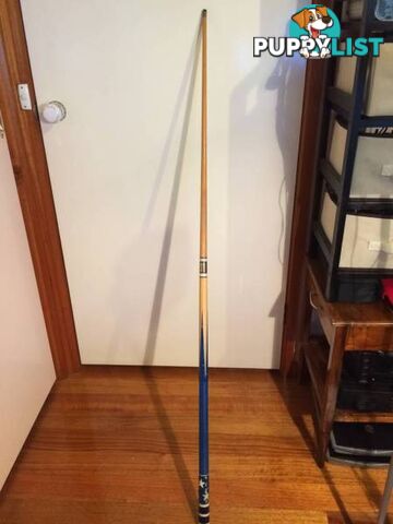 PRO SNOOKER CUE IN GOOD CONDITION