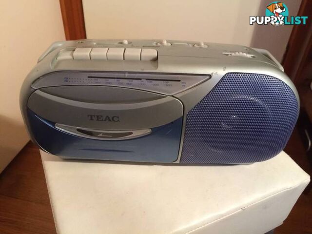 TEAC PORTABLE TAPE/AM/FM RADIO IN GREAT CONDITION