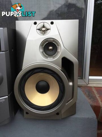 SONY MHC-DX3 MINI HI-FI SYSTEM WITH SONY 100 WATT 3 WAY SPEAKERS