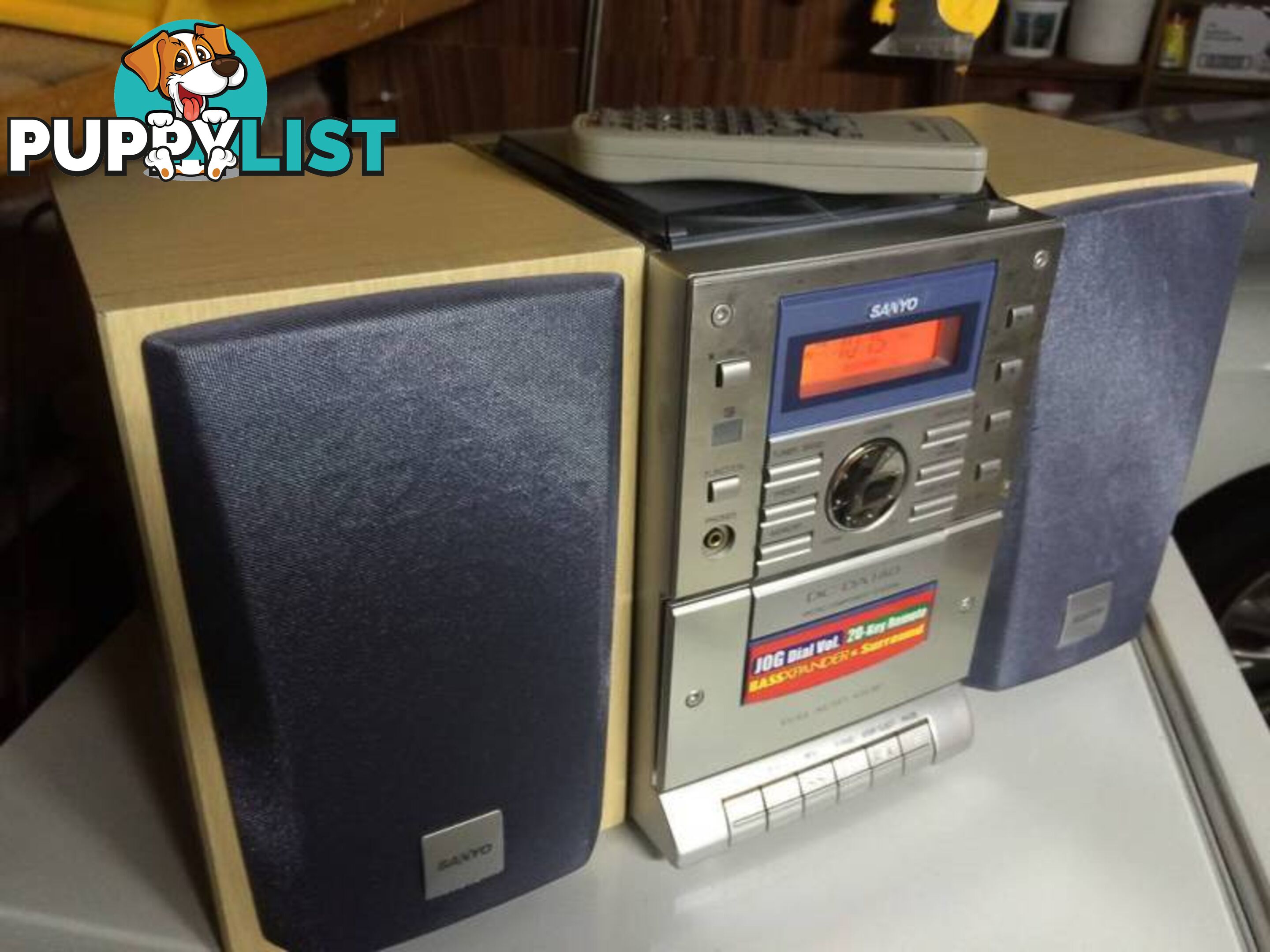 SANYO COMPACT HIFI SYSTEM with Remote GREAT SOUND