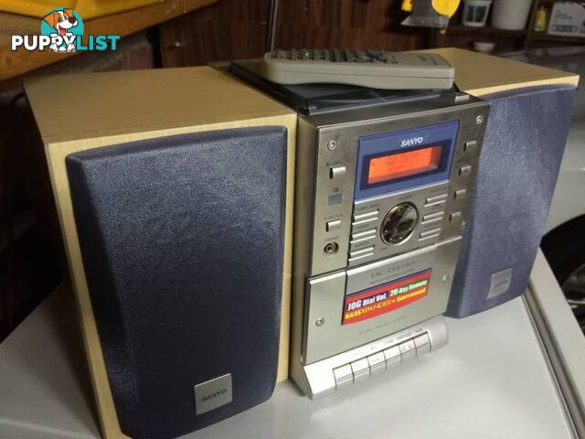 SANYO COMPACT HIFI SYSTEM with Remote GREAT SOUND