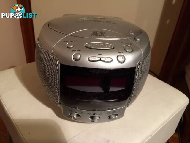 DIGITOR COMPACT DISC STEREO CLOCK RADIO IN WORKING CONDITION