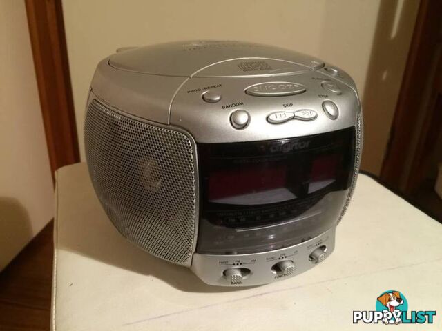 DIGITOR COMPACT DISC STEREO CLOCK RADIO IN WORKING CONDITION