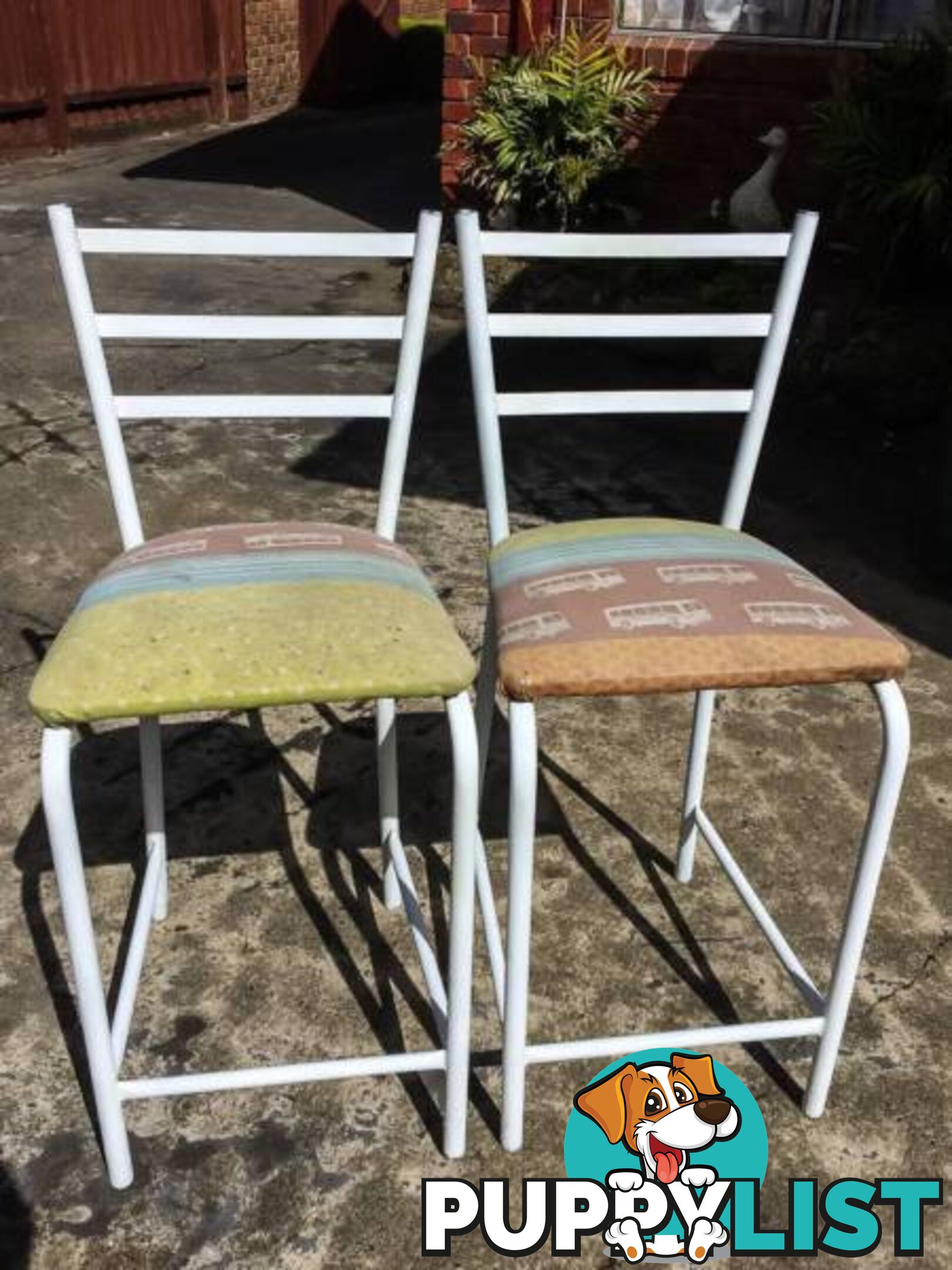 2 X METAL FRAME BAR STOOLS $10 FOR THE PAIR