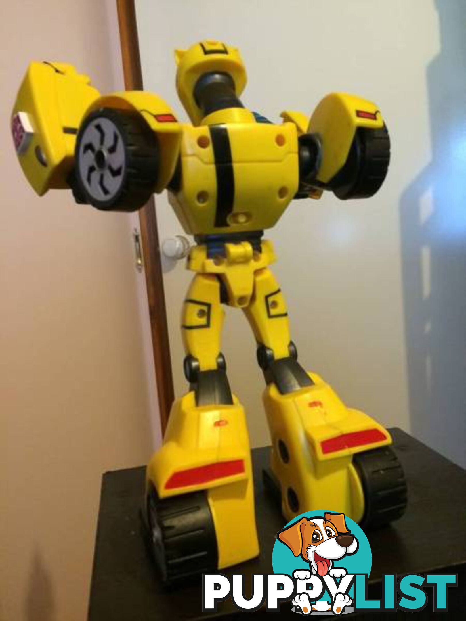 TRANSFORMERS TALKING BUMBLE BEE WITH LIGHTS