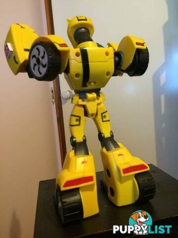 TRANSFORMERS TALKING BUMBLE BEE WITH LIGHTS