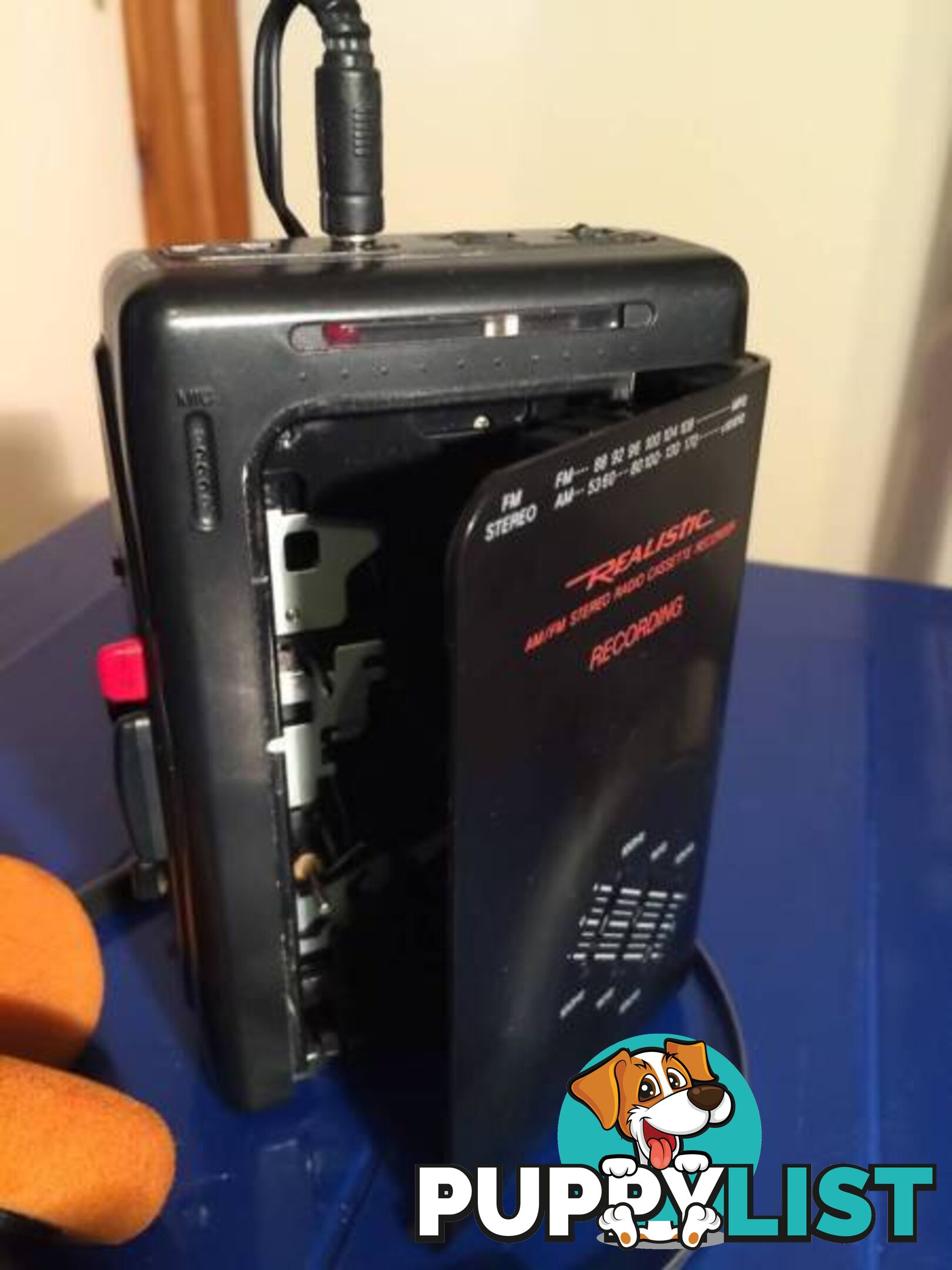 REALISTIC WALKMAN AM/FM STEREO RADIO CASSETTE