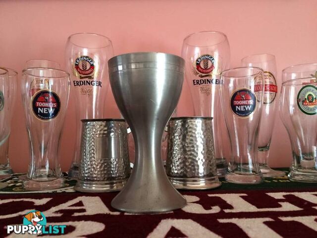 COLLECTABLE BEER GLASS COLLECTION & 2 BEER MATS