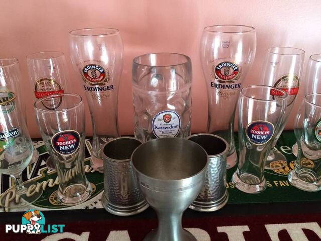 COLLECTABLE BEER GLASS COLLECTION & 2 BEER MATS