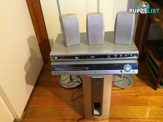 SANYO 5.1 SURROUND SOUND SYSTEM WITH 2 SPEAKER STANDS INCLUDED