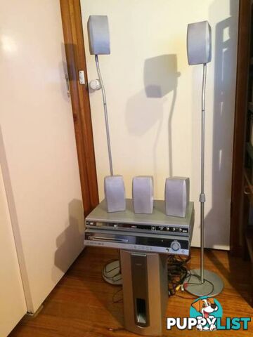 SANYO 5.1 SURROUND SOUND SYSTEM WITH 2 SPEAKER STANDS INCLUDED