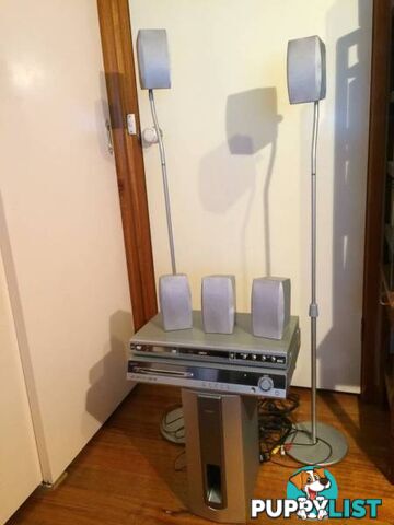 SANYO 5.1 SURROUND SOUND SYSTEM WITH 2 SPEAKER STANDS INCLUDED