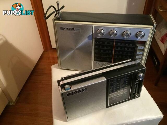 A PAIR OF SILVER VINTAGE RADIOS IN WORKING CONDITION