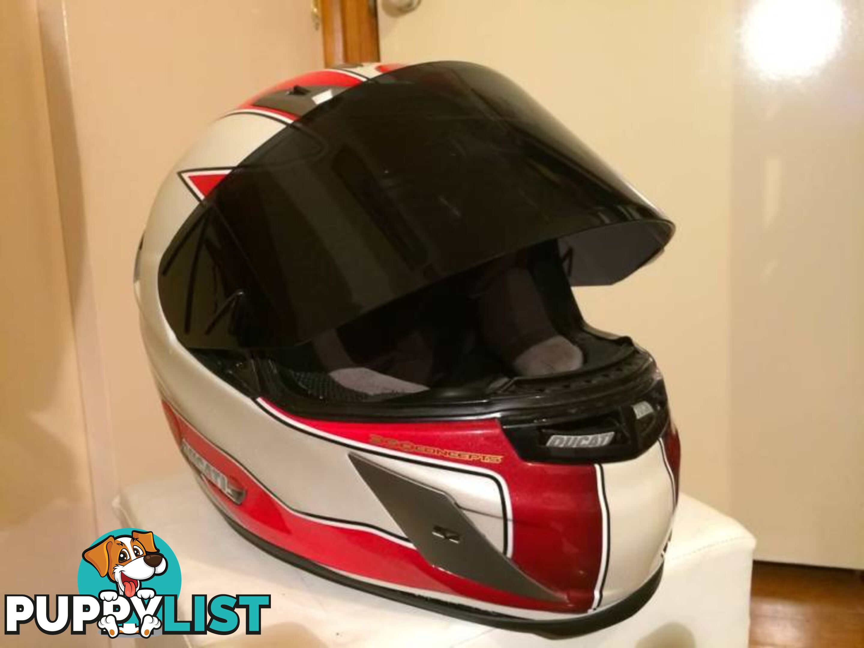 RJAYS SIZE M Motorcycle Helmet in mint condition