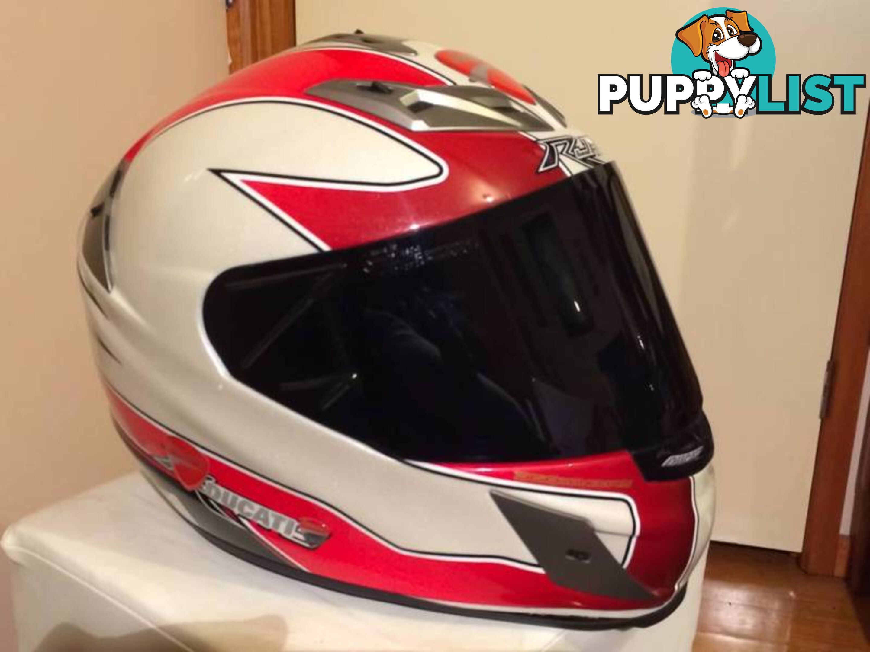 RJAYS SIZE M Motorcycle Helmet in mint condition