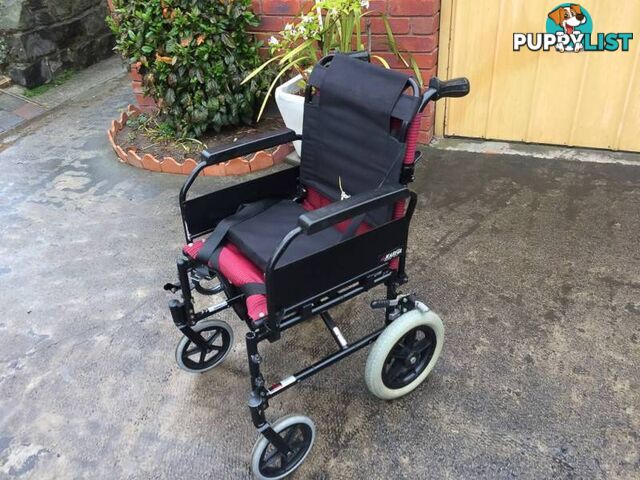 WHEELCHAIR IN GREAT CONDITION WITH SEATBEALT & ARM LIFTS