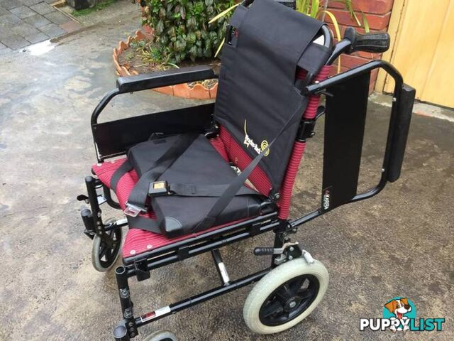 WHEELCHAIR IN GREAT CONDITION WITH SEATBEALT & ARM LIFTS