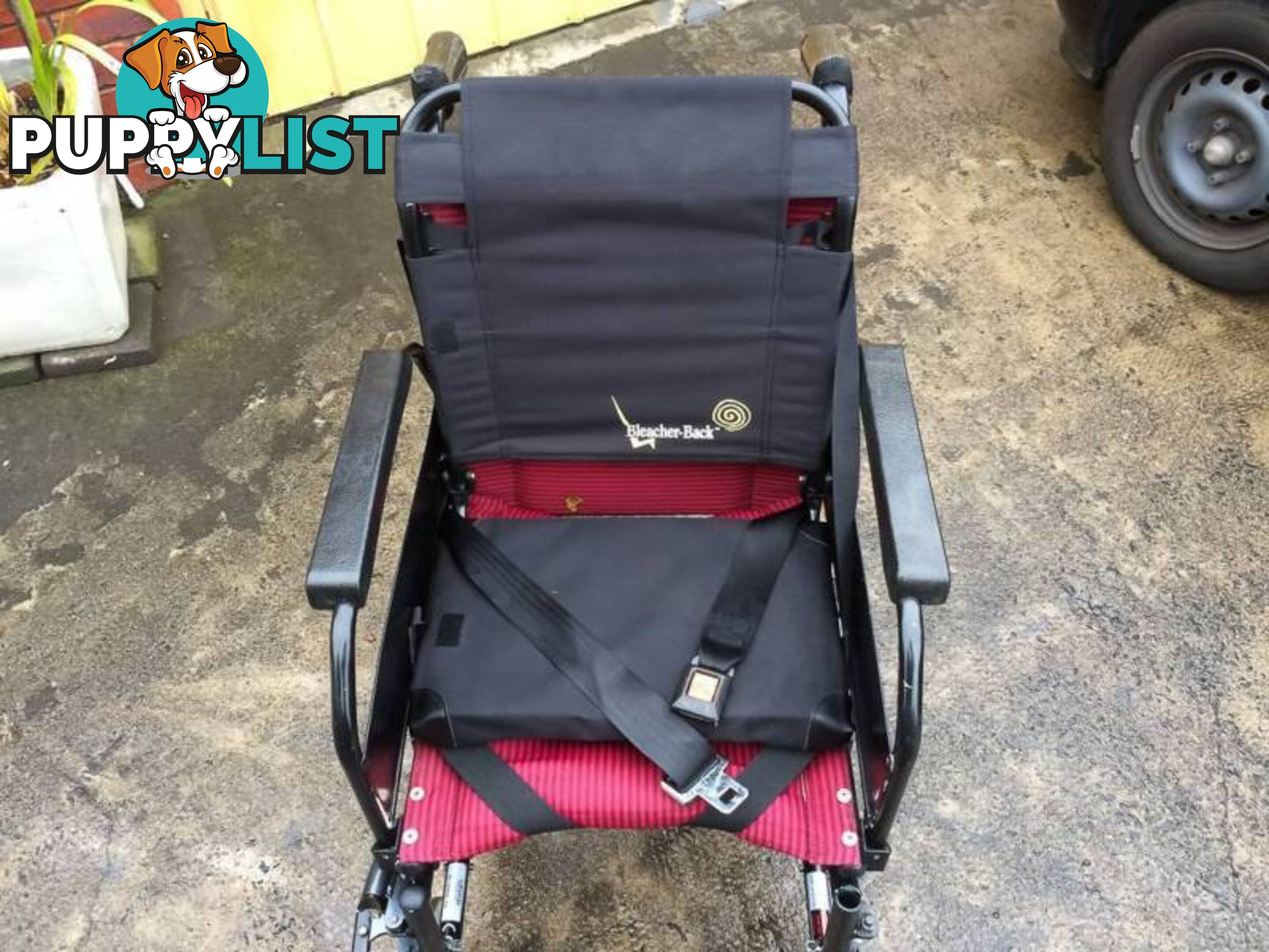 WHEELCHAIR IN GREAT CONDITION WITH SEATBEALT & ARM LIFTS