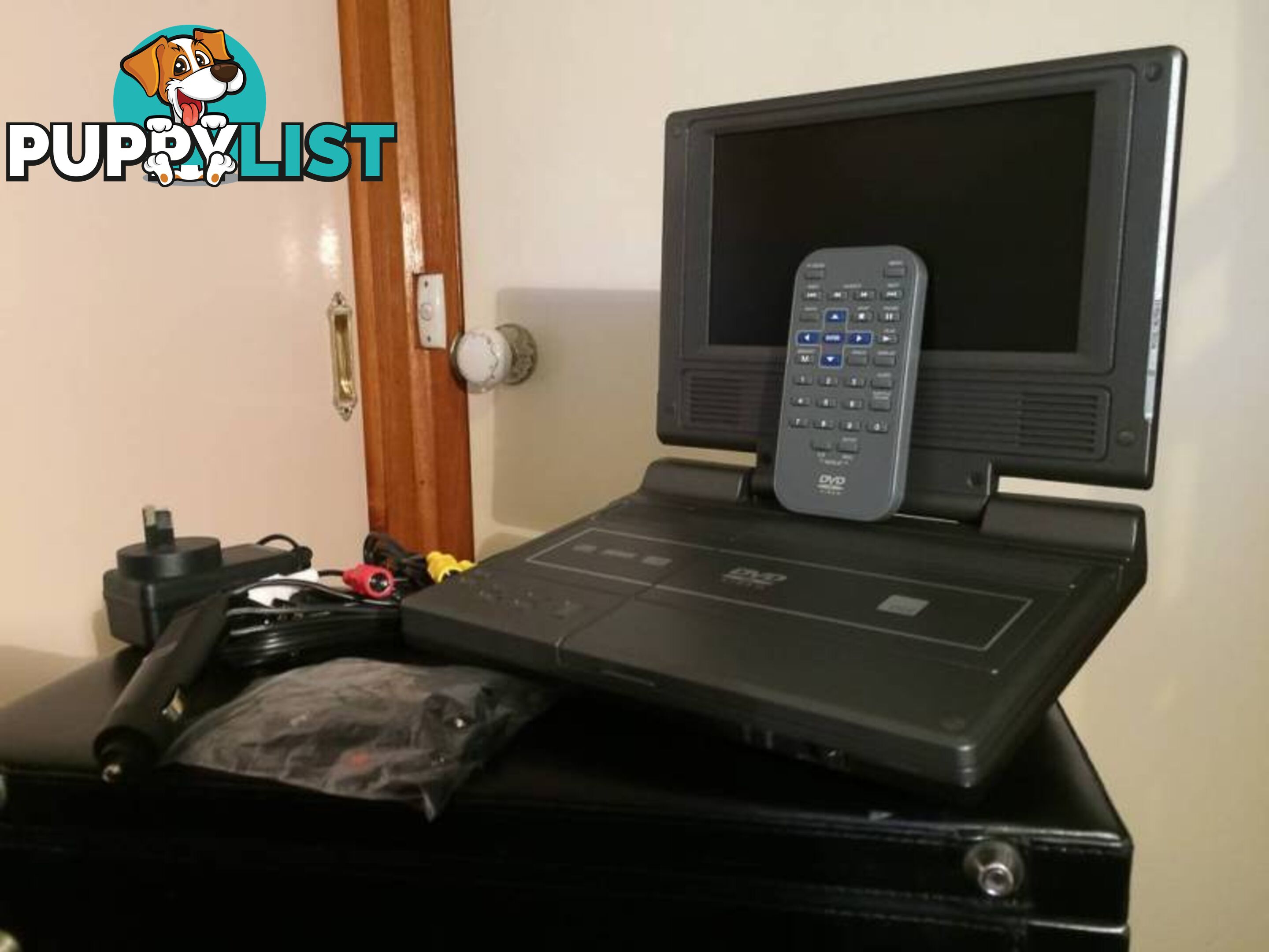 DICK SMITH PORTABLE 7INCH LCD DVD PLAYER WITH REMOTE