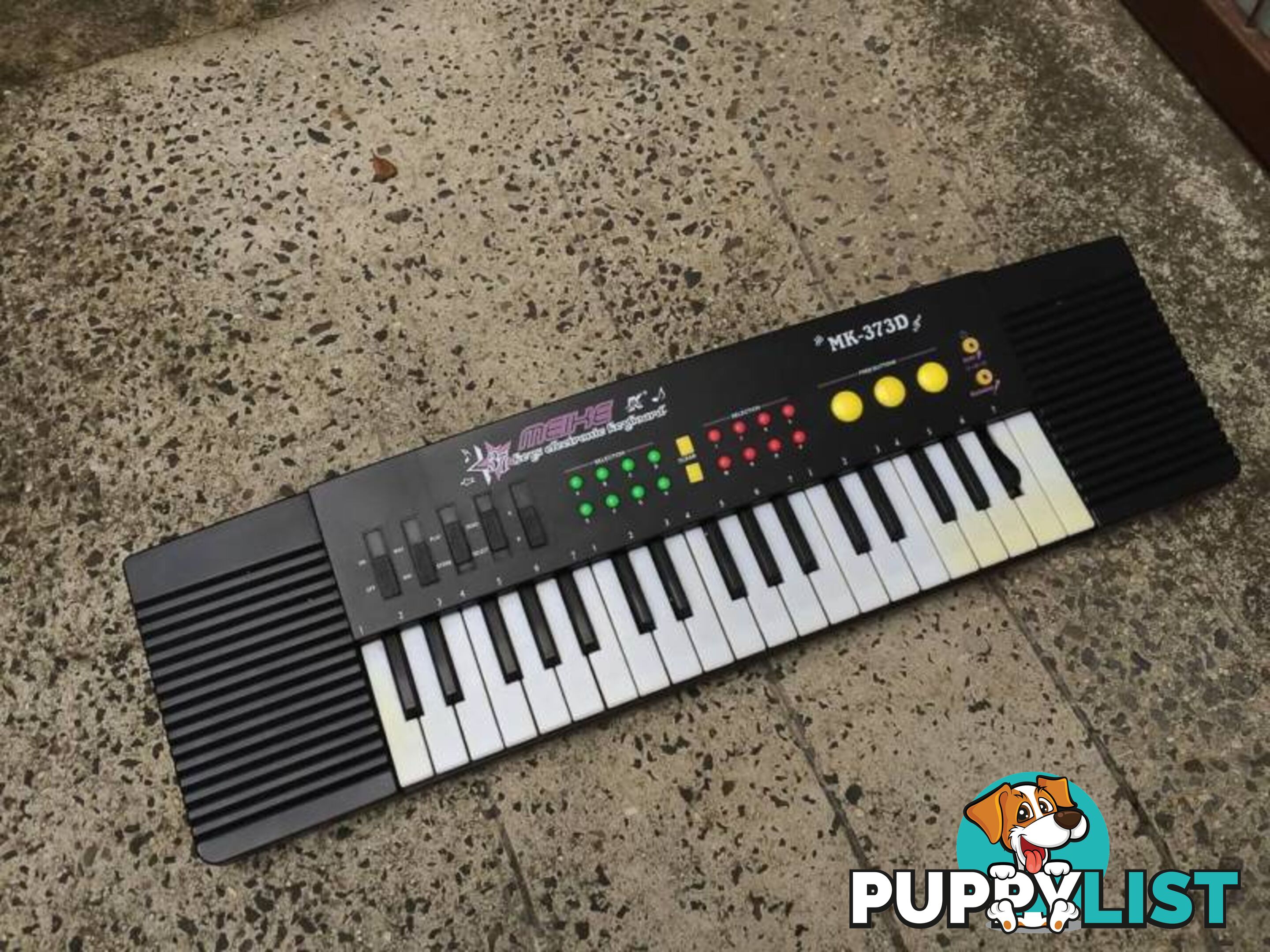 MEIKE 37 KEYS ELECTRONIC KEYBOARD IN WORKING CONDITION