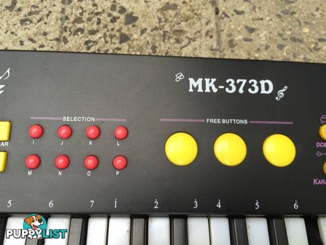 MEIKE 37 KEYS ELECTRONIC KEYBOARD IN WORKING CONDITION