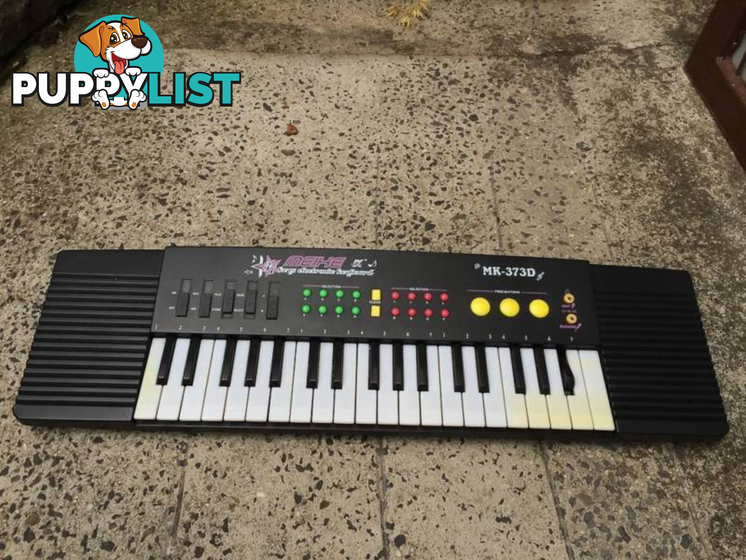 MEIKE 37 KEYS ELECTRONIC KEYBOARD IN WORKING CONDITION