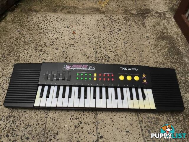 MEIKE 37 KEYS ELECTRONIC KEYBOARD IN WORKING CONDITION