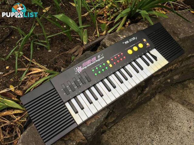 MEIKE 37 KEYS ELECTRONIC KEYBOARD IN WORKING CONDITION