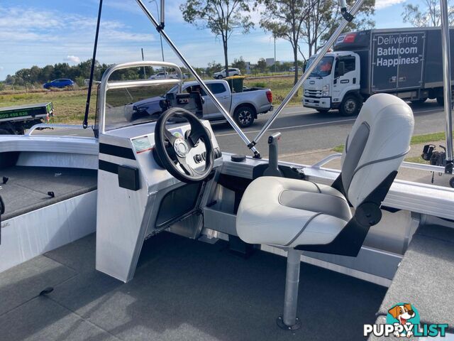 QUINTREX 420 RENEGADE SIDE CONSOLE WITH 50HP YAMAHA FOURSTROKE FOR SALE