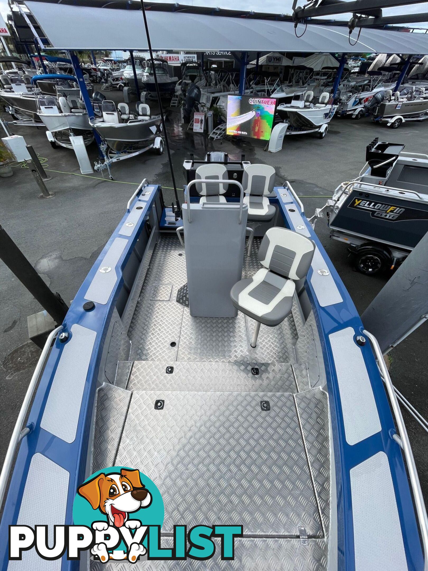 YELLOWFIN 6200 REAR CONSOLE PLATINUM PACKAGE - DISPLAY CLEARANCE