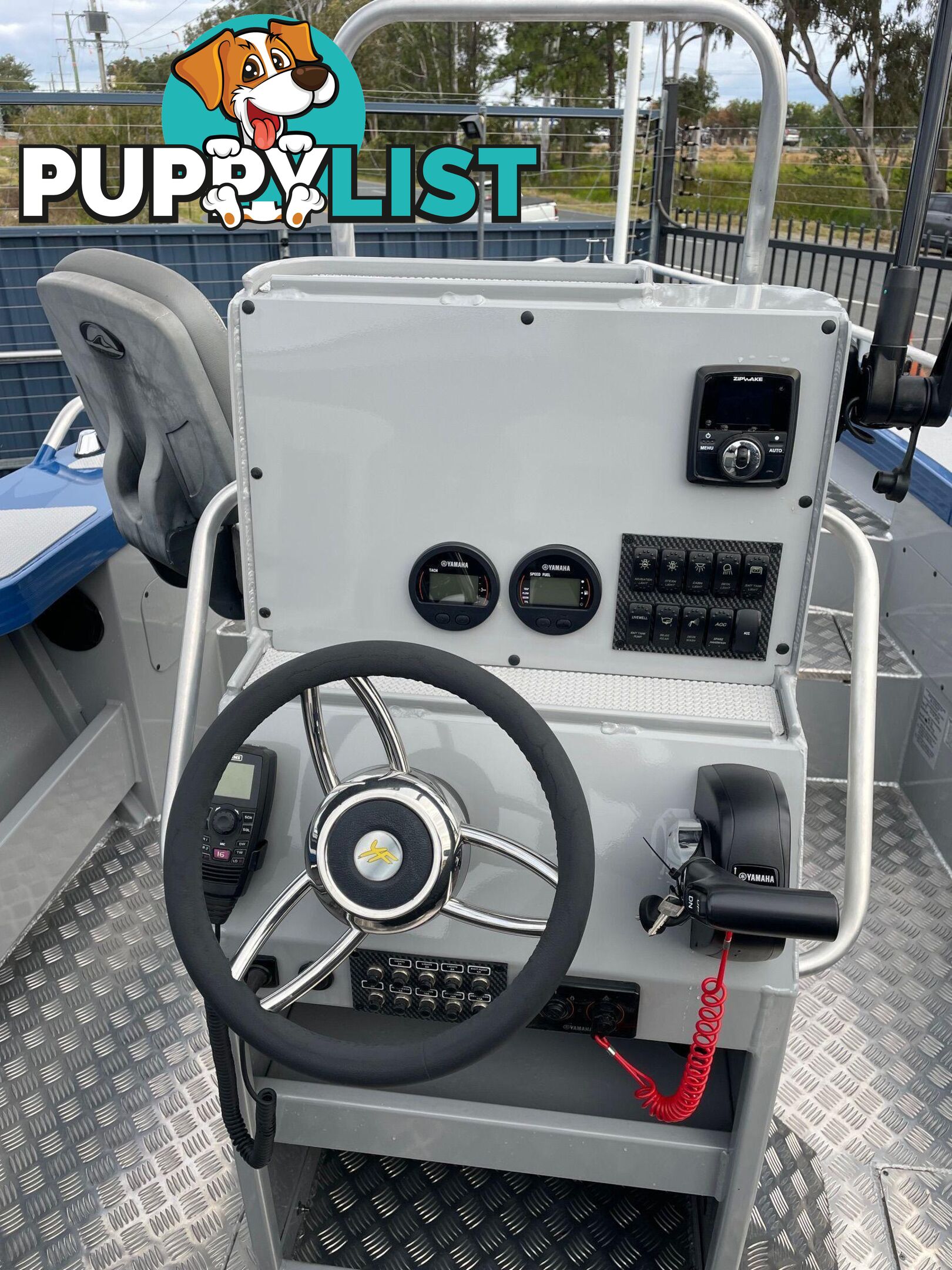 YELLOWFIN 6200 REAR CONSOLE PLATINUM PACKAGE - DISPLAY CLEARANCE