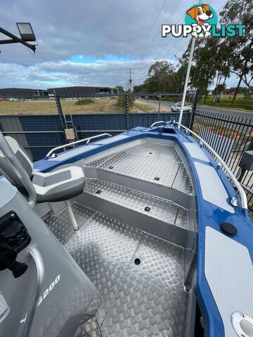 YELLOWFIN 6200 REAR CONSOLE PLATINUM PACKAGE - DISPLAY CLEARANCE