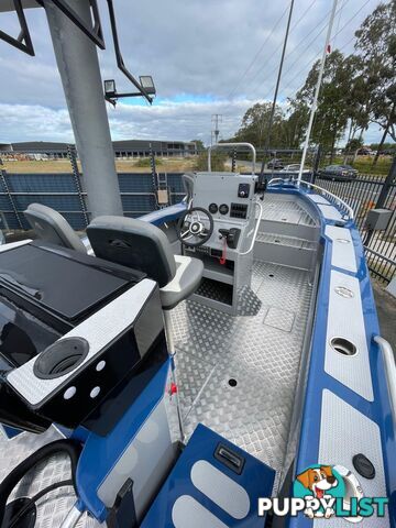 YELLOWFIN 6200 REAR CONSOLE PLATINUM PACKAGE - DISPLAY CLEARANCE
