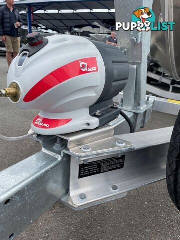 YF-76 Extended Cab - the benchmark in boating!