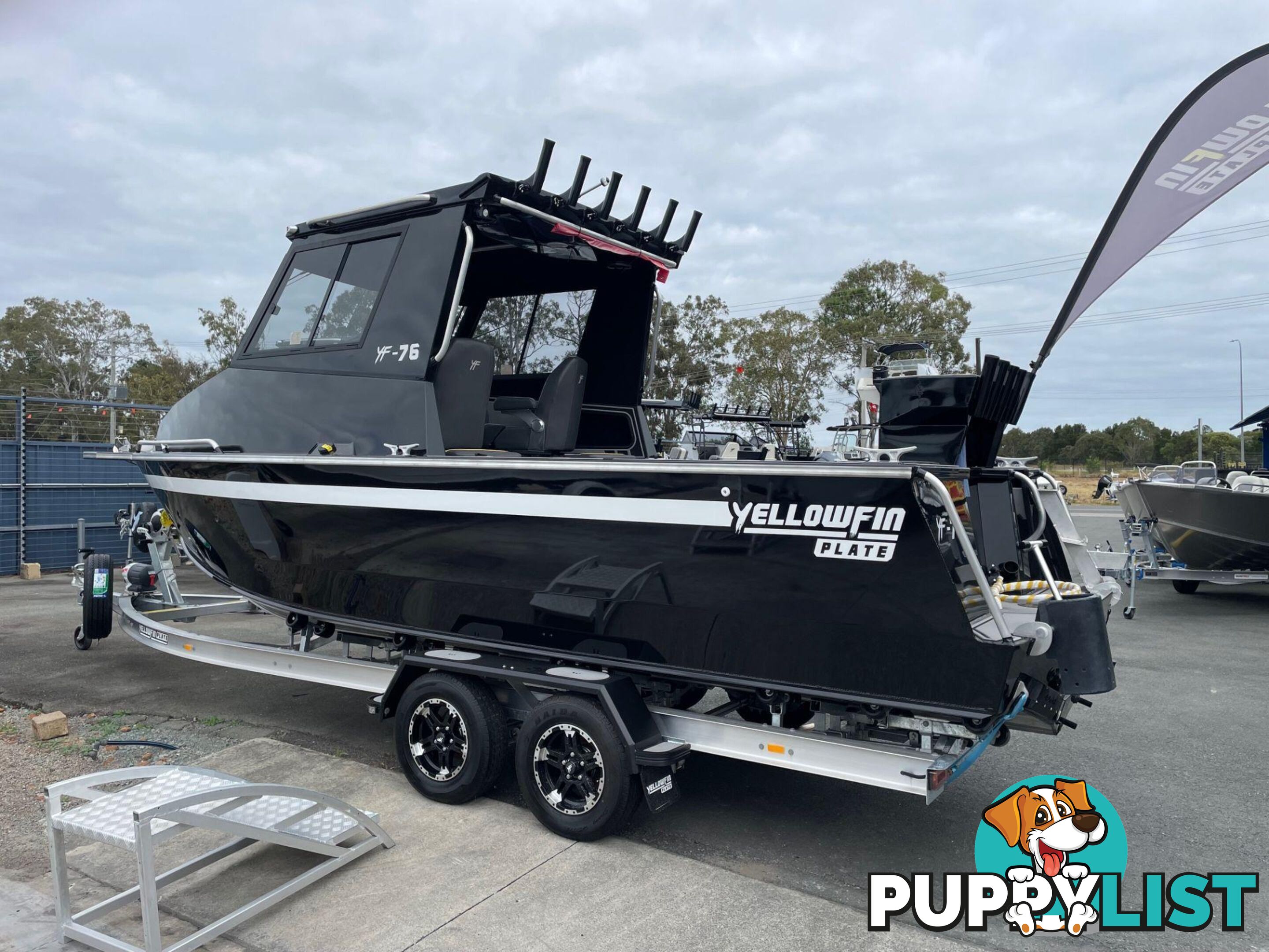 YF-76 Extended Cab - the benchmark in boating!