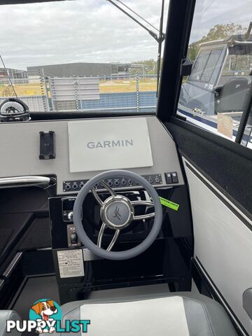 YF-76 Extended Cab - the benchmark in boating!