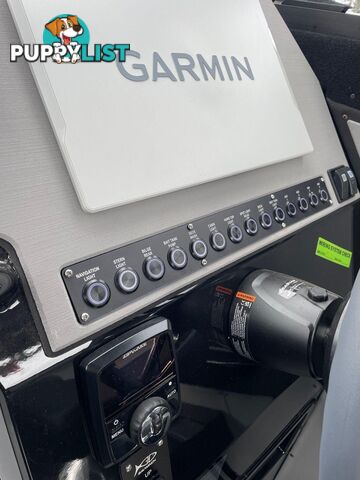 YF-76 Extended Cab - the benchmark in boating!