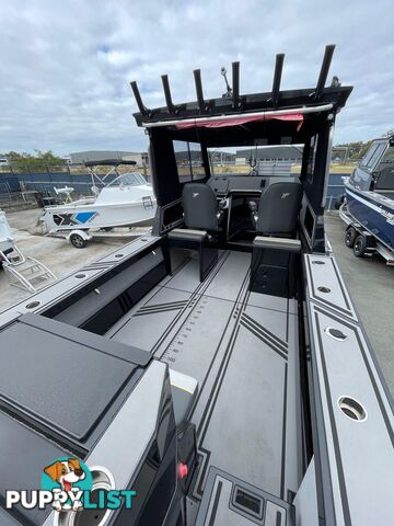YF-76 Extended Cab - the benchmark in boating!
