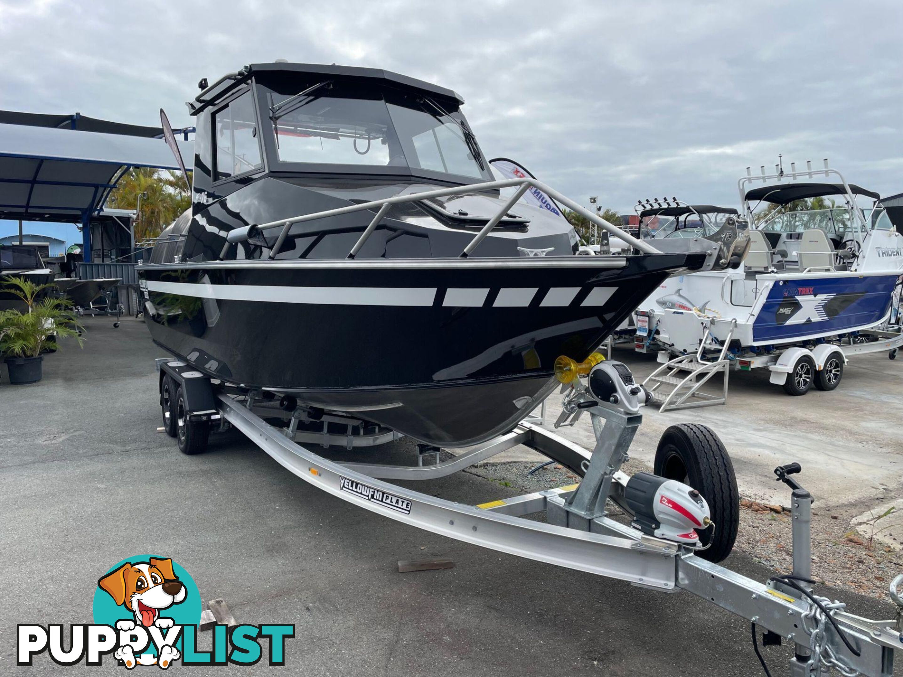 YF-76 Extended Cab - the benchmark in boating!