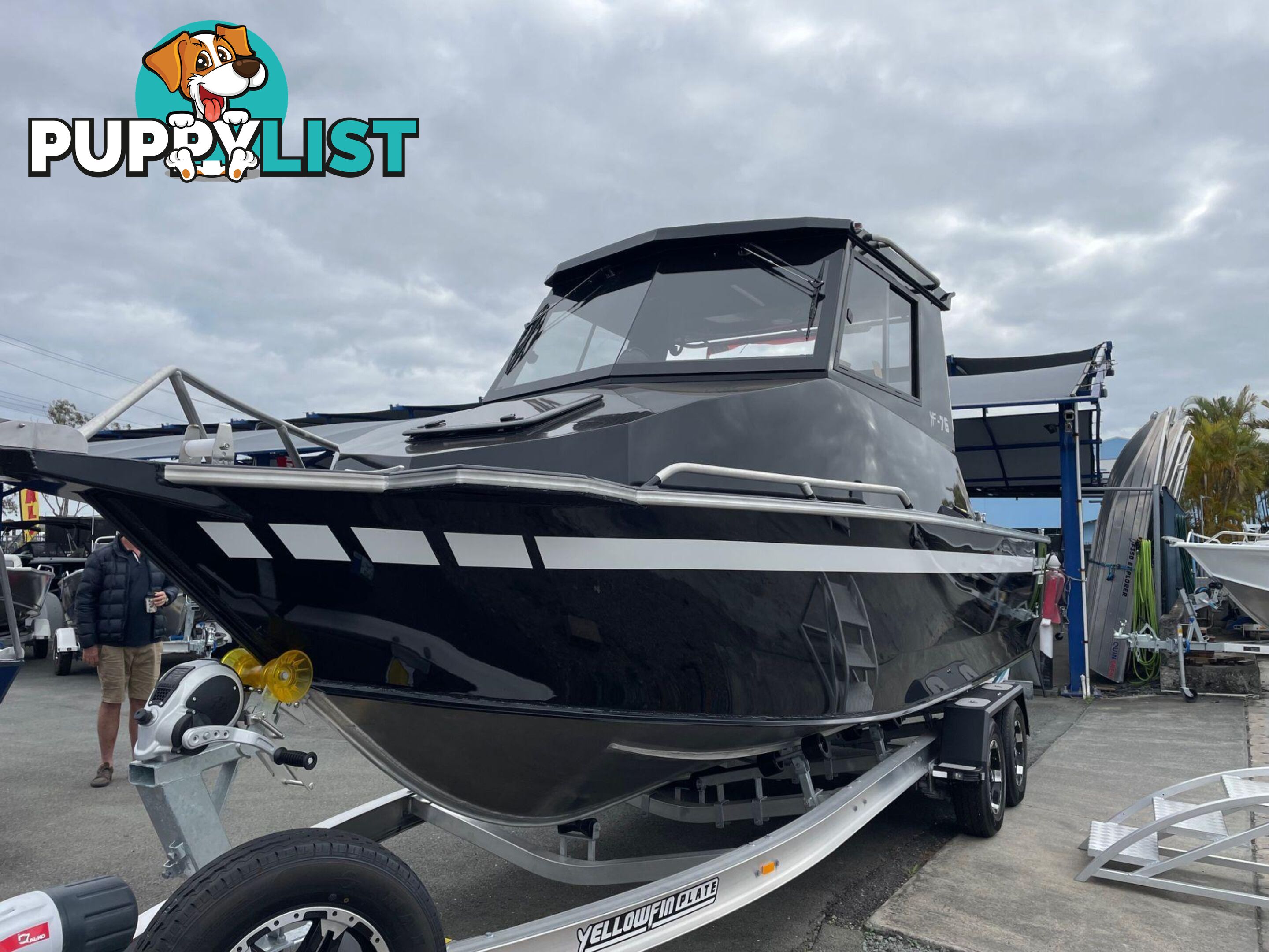 YF-76 Extended Cab - the benchmark in boating!