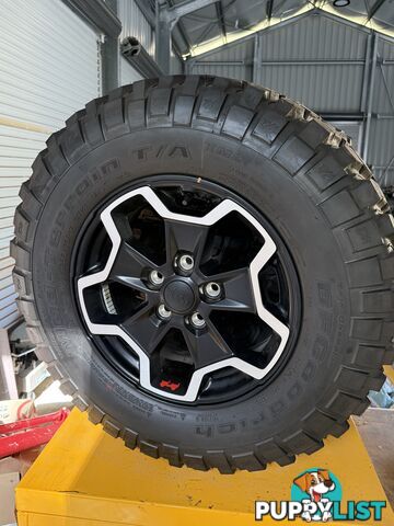 Jeep Rubicon wheels and tyres brand new