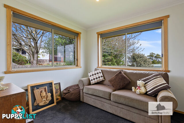 9 Upper Gibson Street SMITHTON TAS 7330