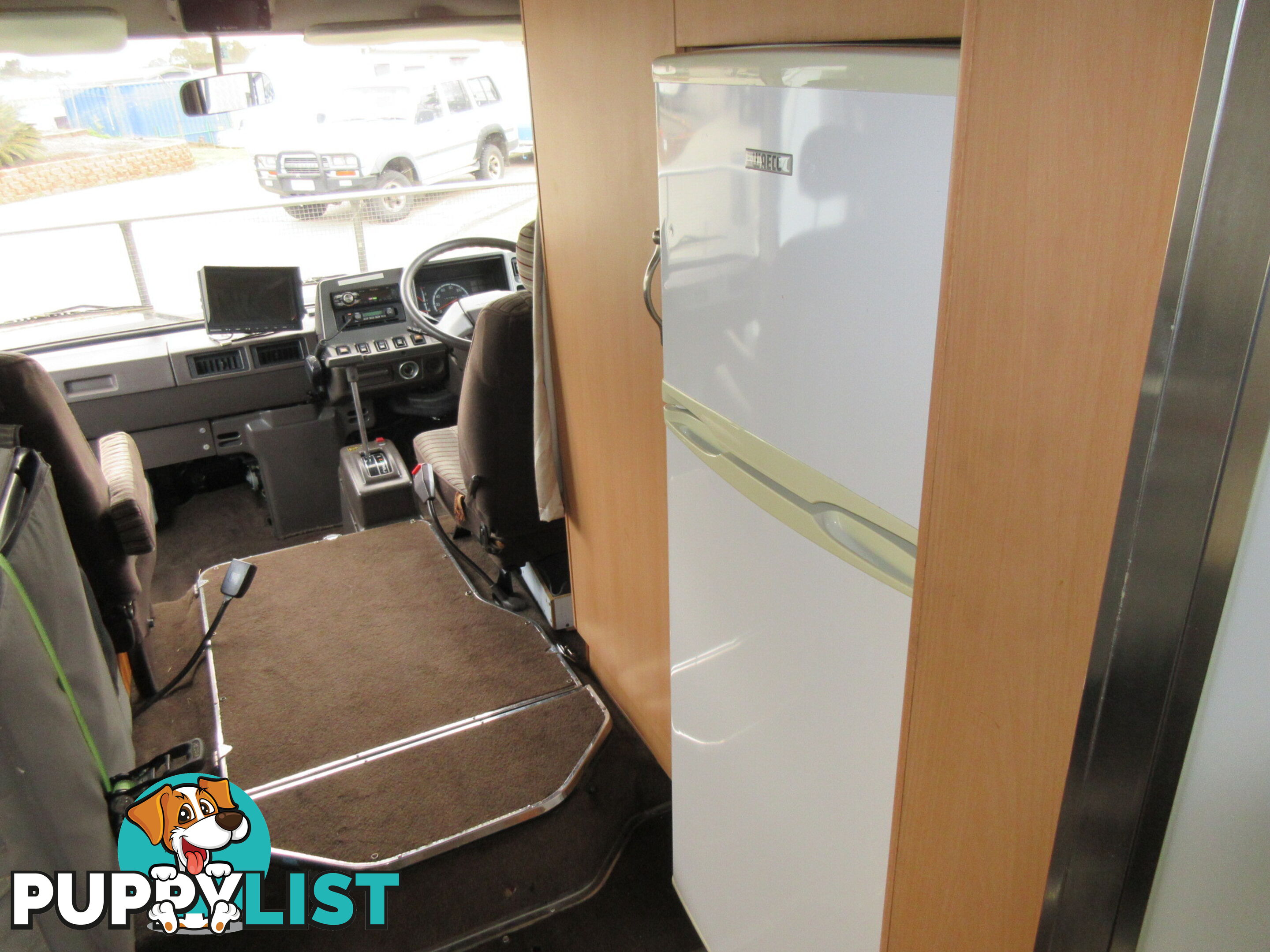 TOYOTA COASTER SUPER LOUNGE.