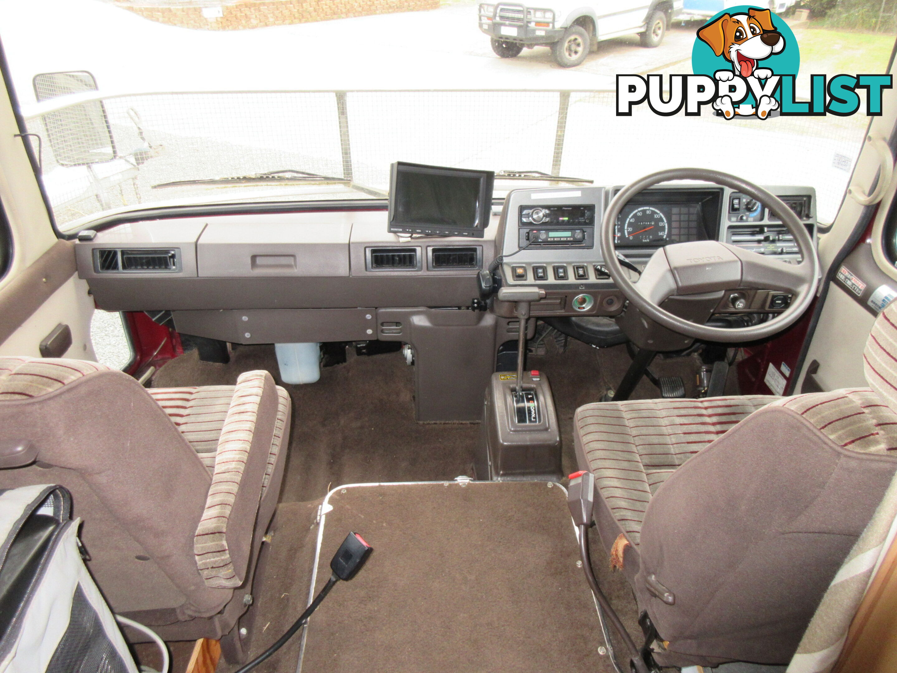 TOYOTA COASTER SUPER LOUNGE.