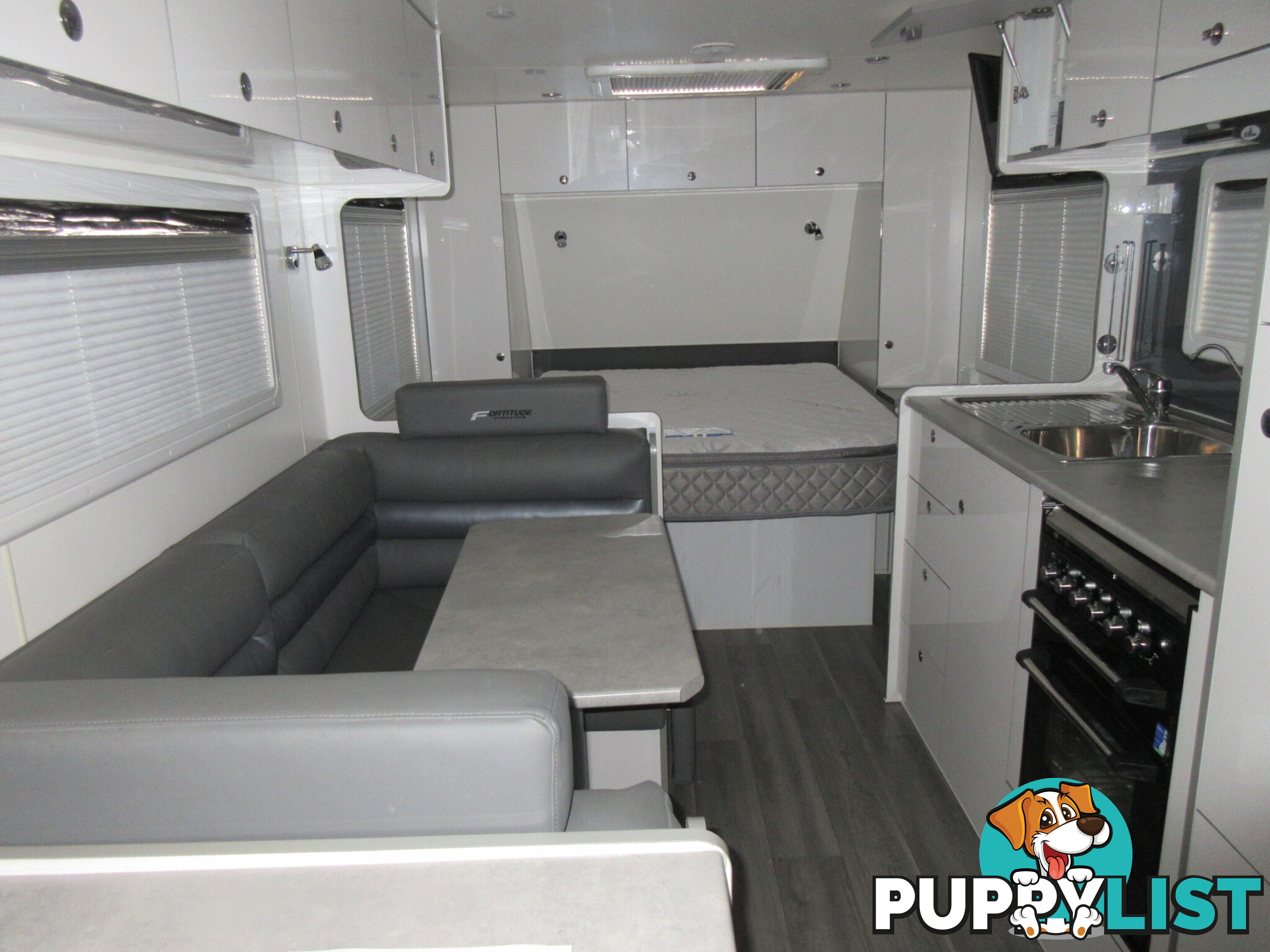 2018 VICTORY  FORTITUDE FAMILY VAN, 3 BUNKS.