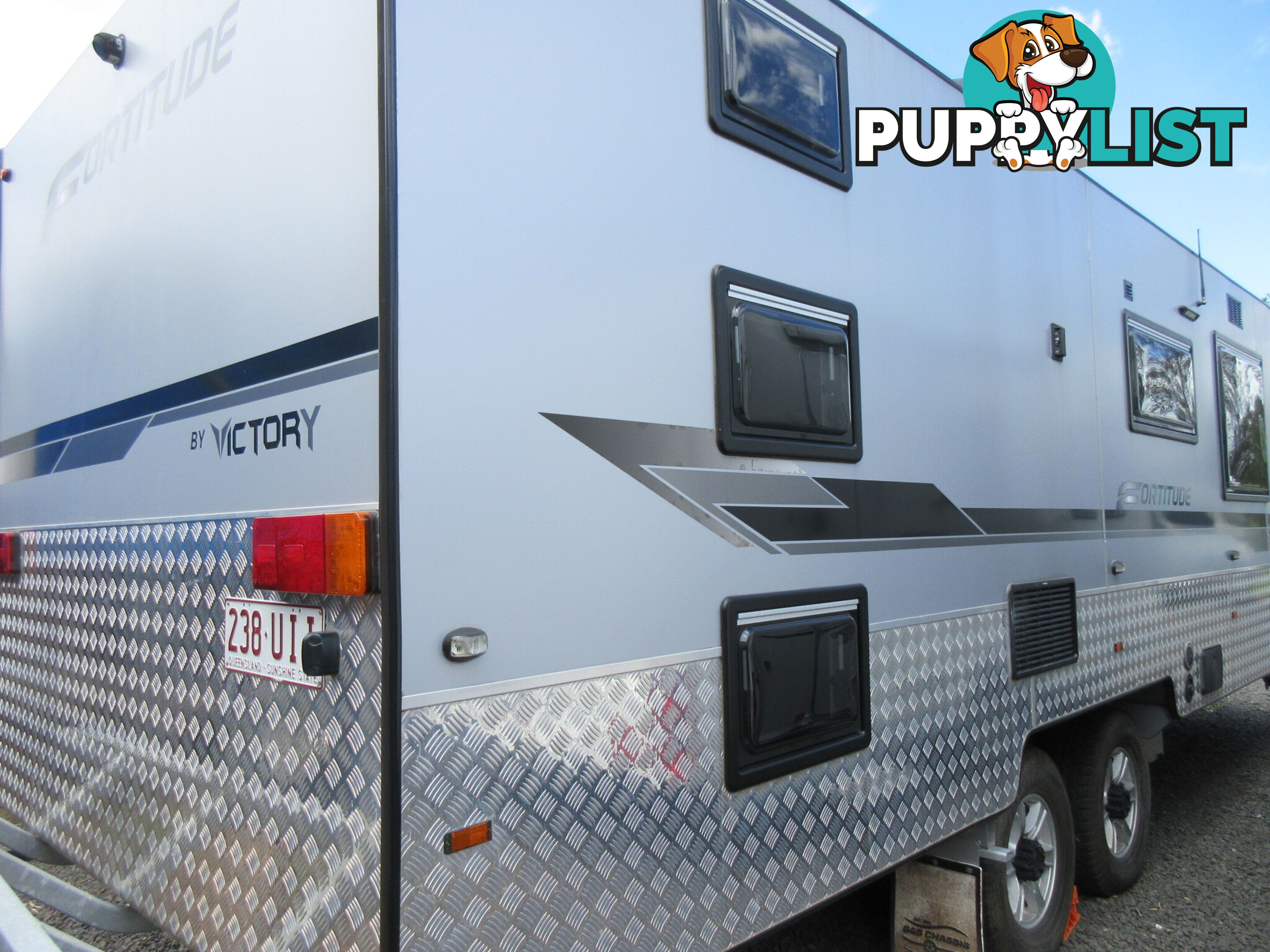 2018 VICTORY  FORTITUDE FAMILY VAN, 3 BUNKS.