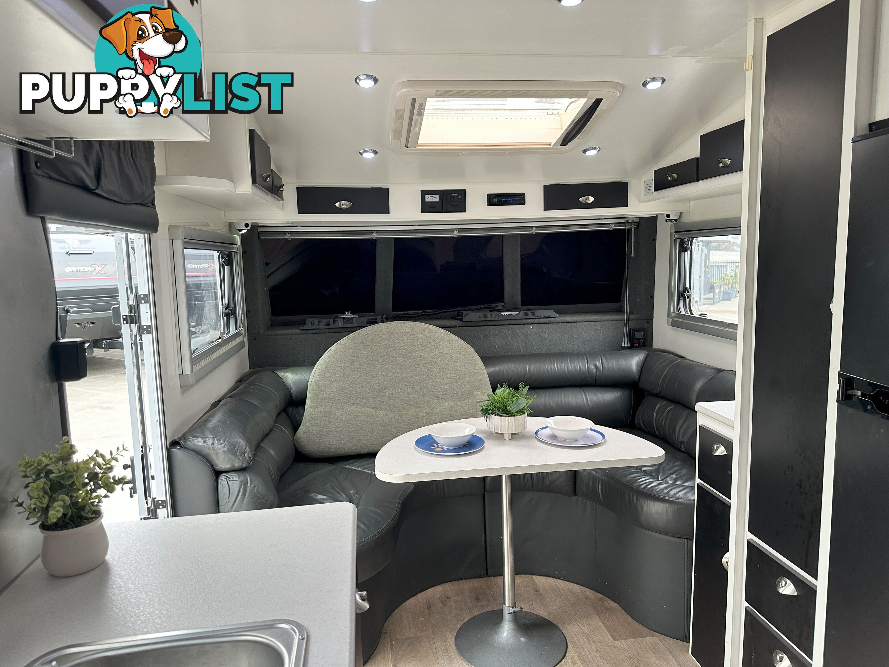 2013 CARIA TOY HAULER 23' 